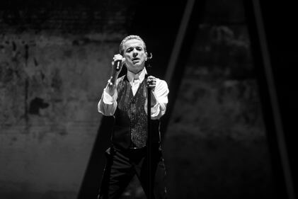 David Gahan, Martin Lee Gore y Andrew John Fletcher contagiaron a sus fanáticos con la energía de su gira ‘Memento Mori World Tour’, en la cual sorprendieron con temas como “Enjoy The Silence”, “Walking On My Shoes”, entre otros.