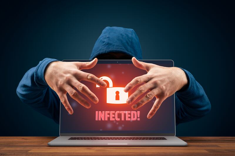 Ya sea por un anuncio, alguna página maliciosa o un intento directo de hackeo todos los cibernautas están expuestos a dicha situación, misma que se puede prevenir