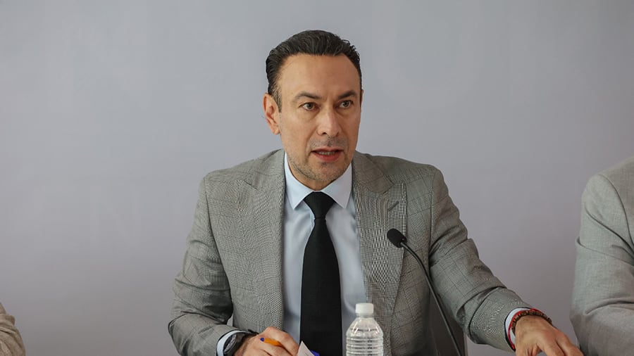 Arturo Maximiliano logra votos para coordinar bancada de Morena