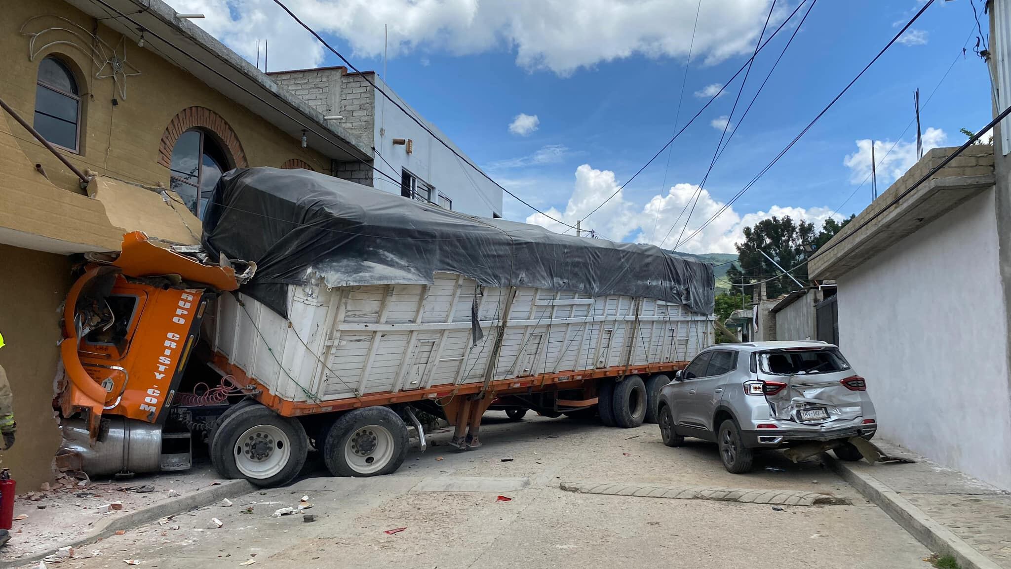 San Antonio de la Cal: tráiler se queda sin frenos y mata a mujer