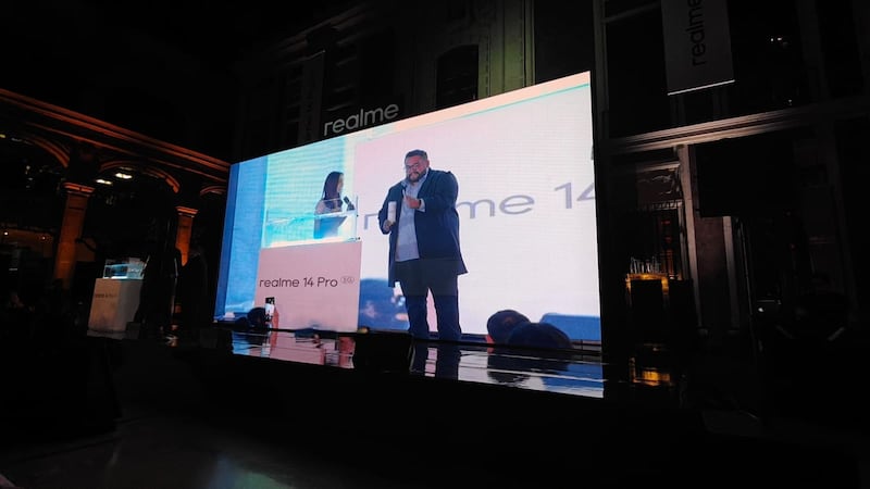 El nuevo realme 14 Pro debuta con la innovadora tecnología Triple Flash MagicGlow y un diseño que reacciona al frío, ideal para selfies nocturnas