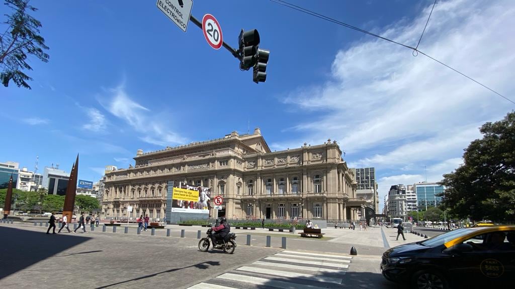 La devaluación argentina trae oportunidades de inversión y negocios con menor costo de producción e incentivos fiscales; además de viajes muy baratos.