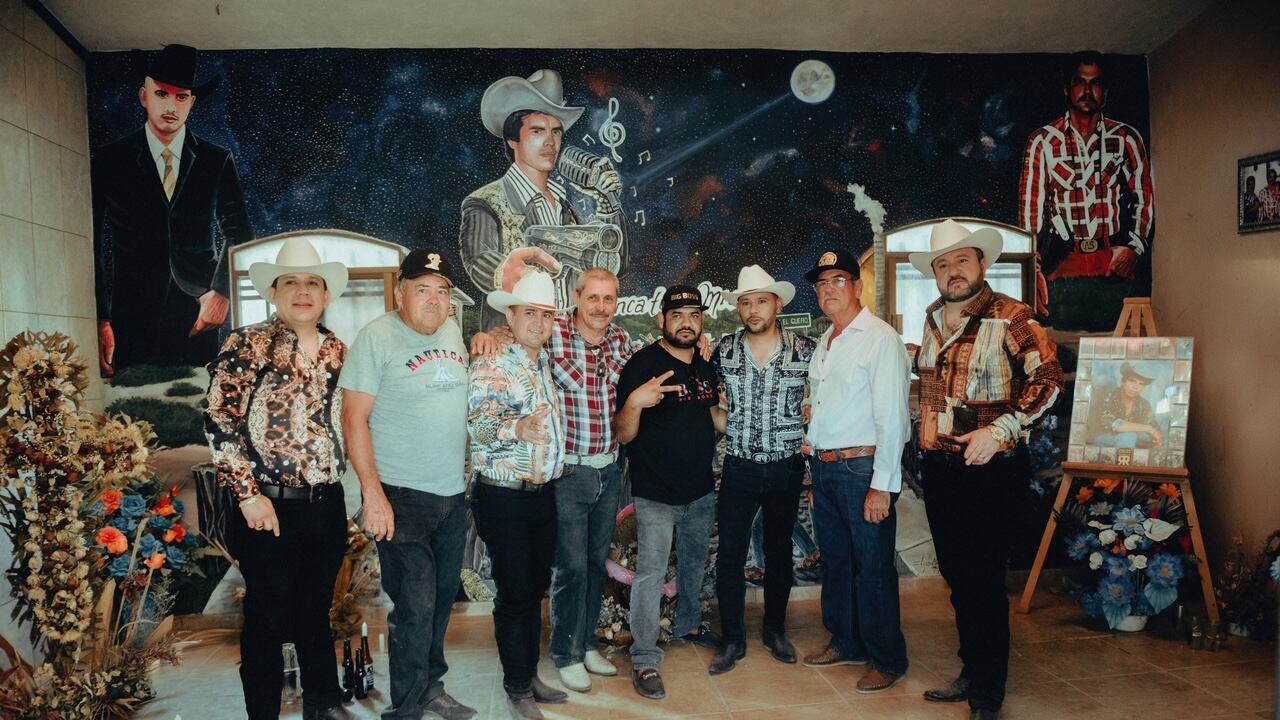 Los Buitres rinden homenaje a Chalino Sánchez a su estilo