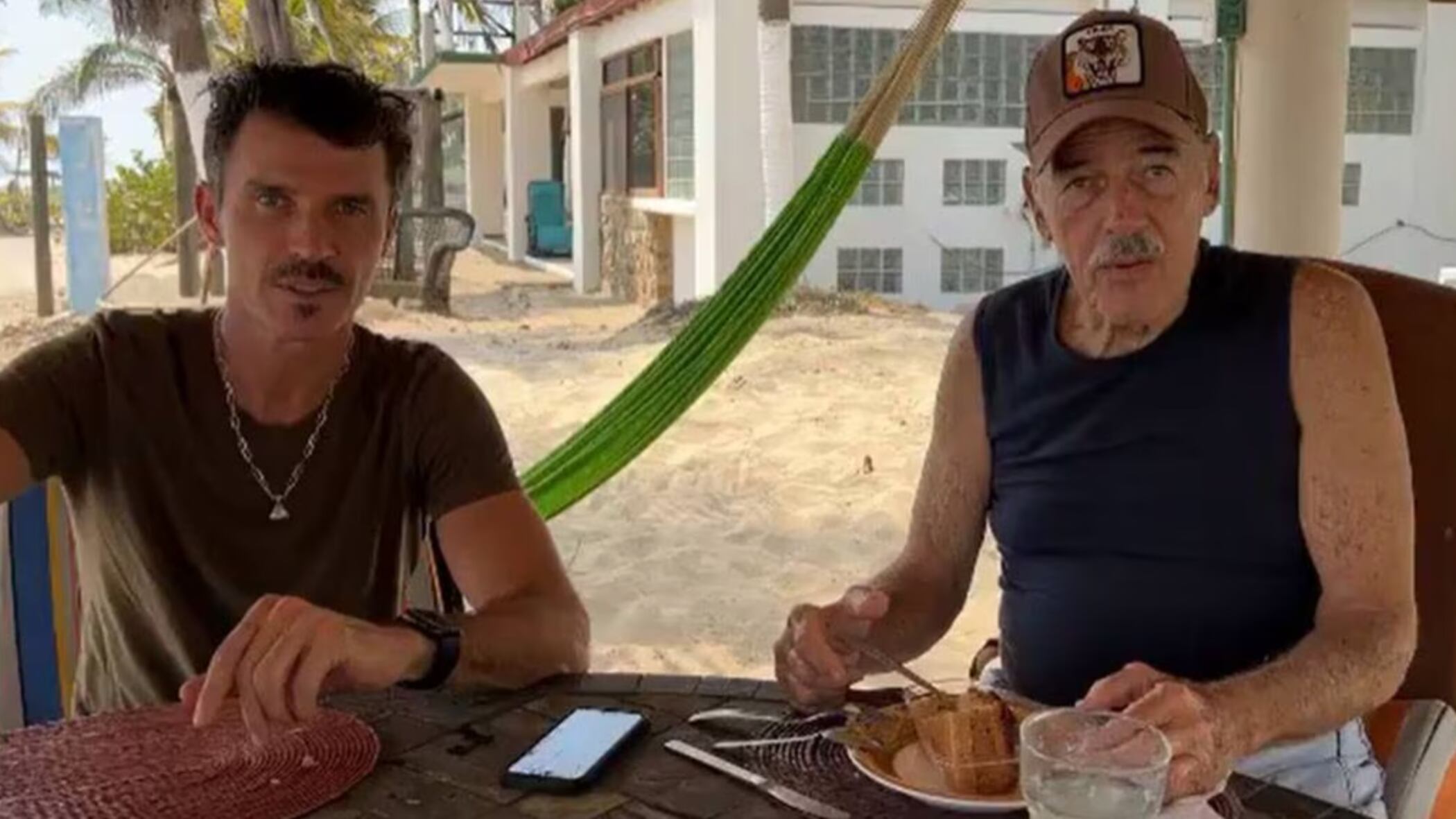 Leonardo García llega al funeral de su padre Andrés García
