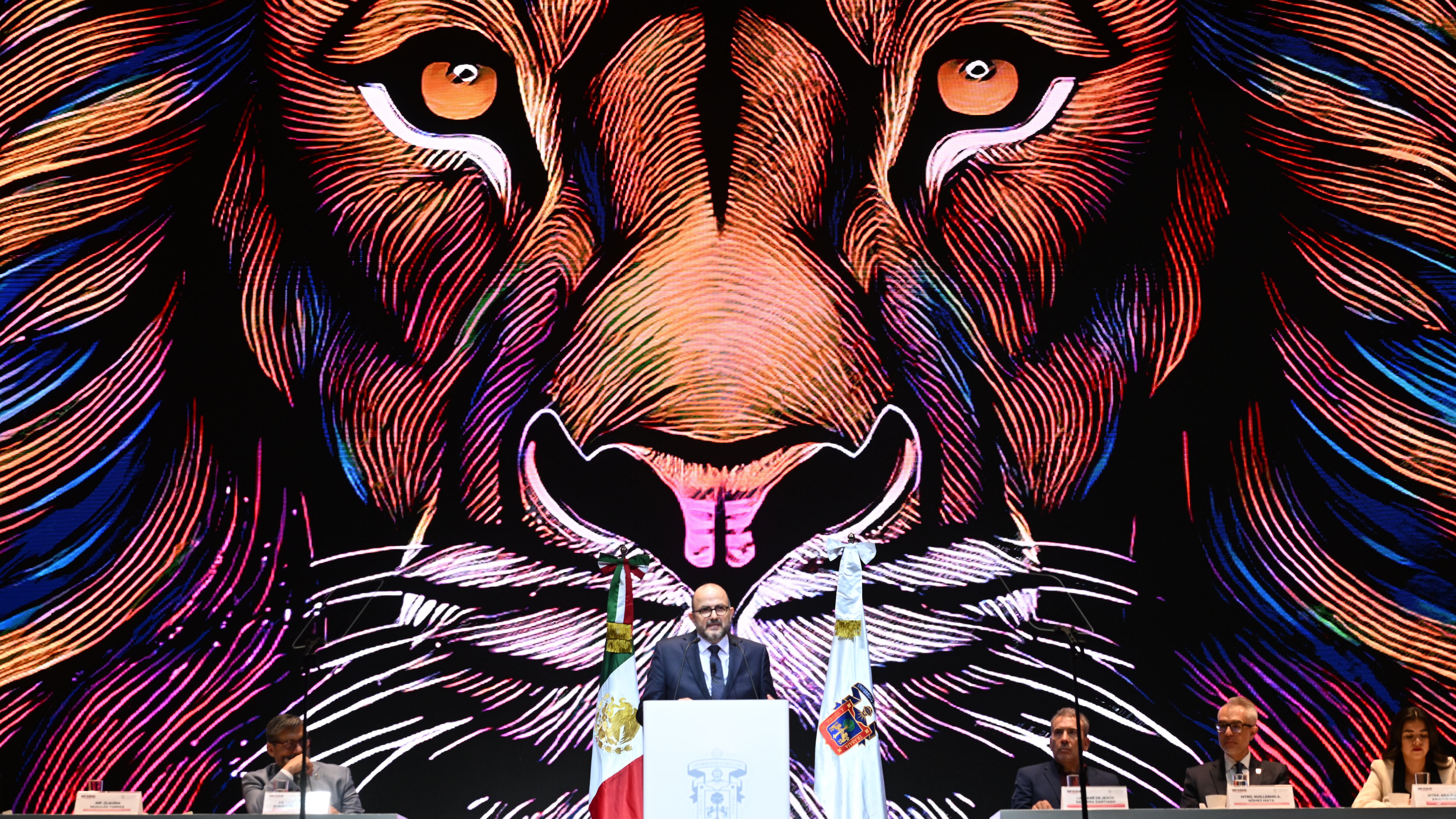 Ricardo Villanueva Lomelí, rindió su quinto informe como rector de la UdeG. Foto: Prensa UdeG