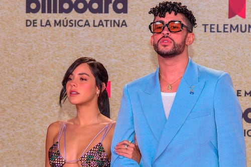 Filtran fotos de Bad Bunny junto a Gabriela en playa de Sydney