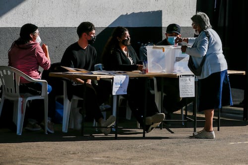 Chile define en un plebiscito el futuro de su Constitución, estos son los escenarios