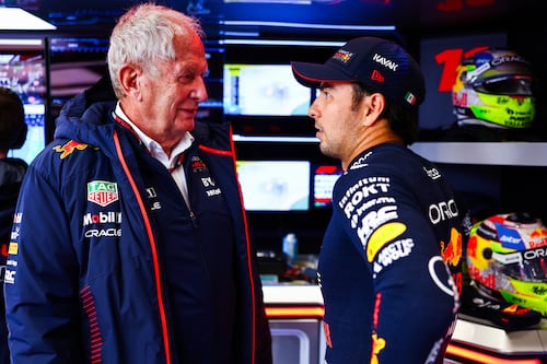¿Traición a Checo Pérez? Helmut Marko confirma pláticas de RB con Carlos Sainz
