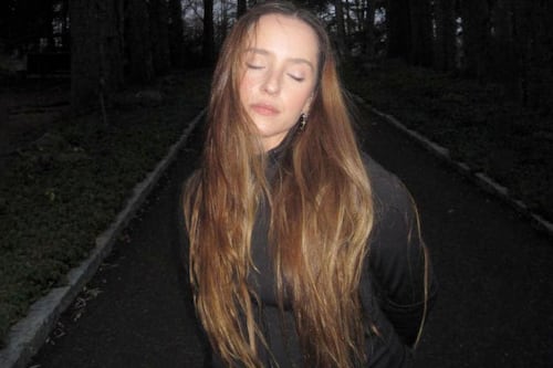 Evaluna retoma su carrera como solista con el lanzamiento de “Rollitos de papel”