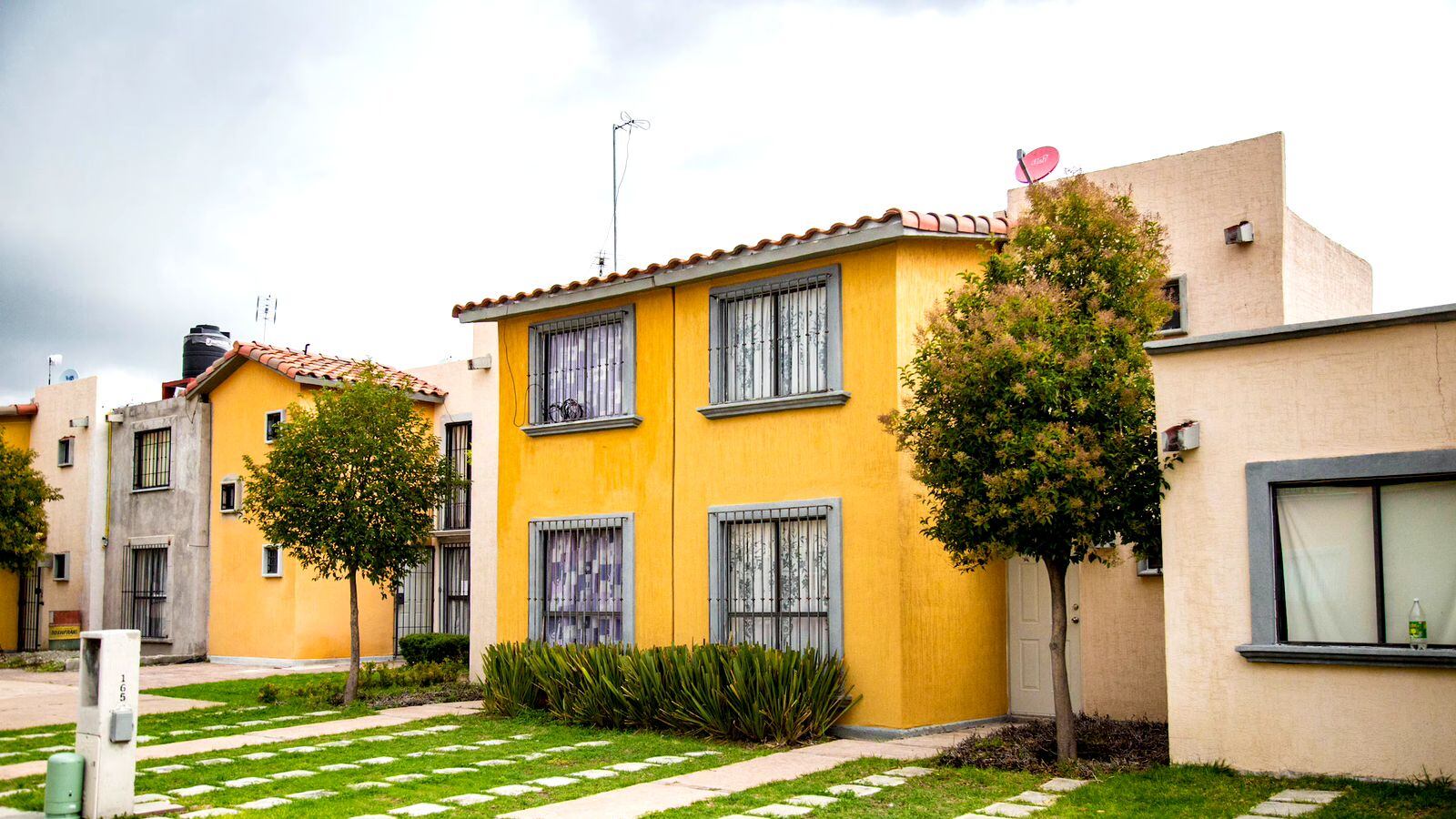 Programa de Vivienda y Regularización construirá viviendas en Querétaro, junto Infonavit.