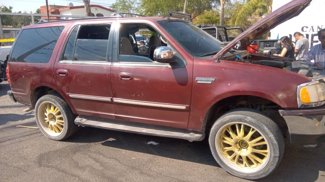 Vehículo donde viajaban los presuntos extorsionadores.