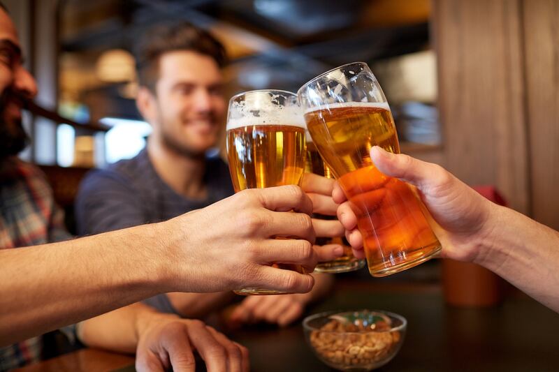 Este Día de la Cerveza reúnete con tus amigos para  disfrutar de la chela en todas sus presentaciones: caguama, michelada, licuachela o tutsichela. La aplicación Rumbo y planeador de rutas web, nos dice cuáles son estos lugares de culto y cómo llegar para festejar de manera  responsable.