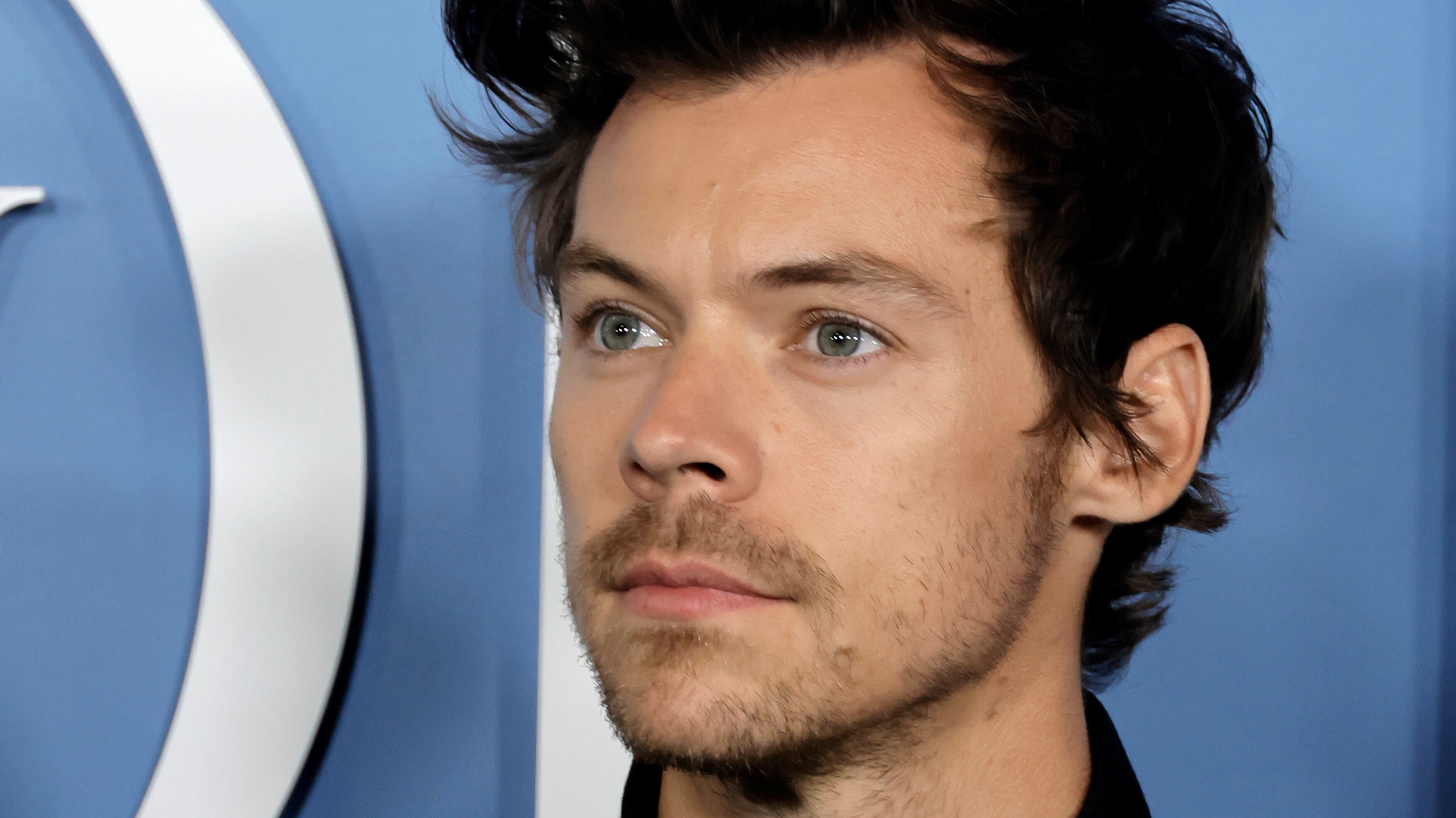 El cantante que tenía que presentarse en 2020, por fin salda su deuda con los mexicanos.