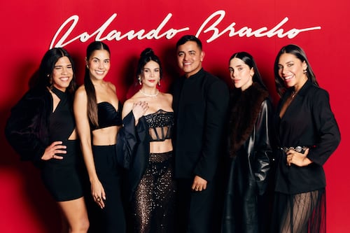 Rolando Bracho debuta en México con 16 piezas que cuentan su historia personal y pasión por la moda