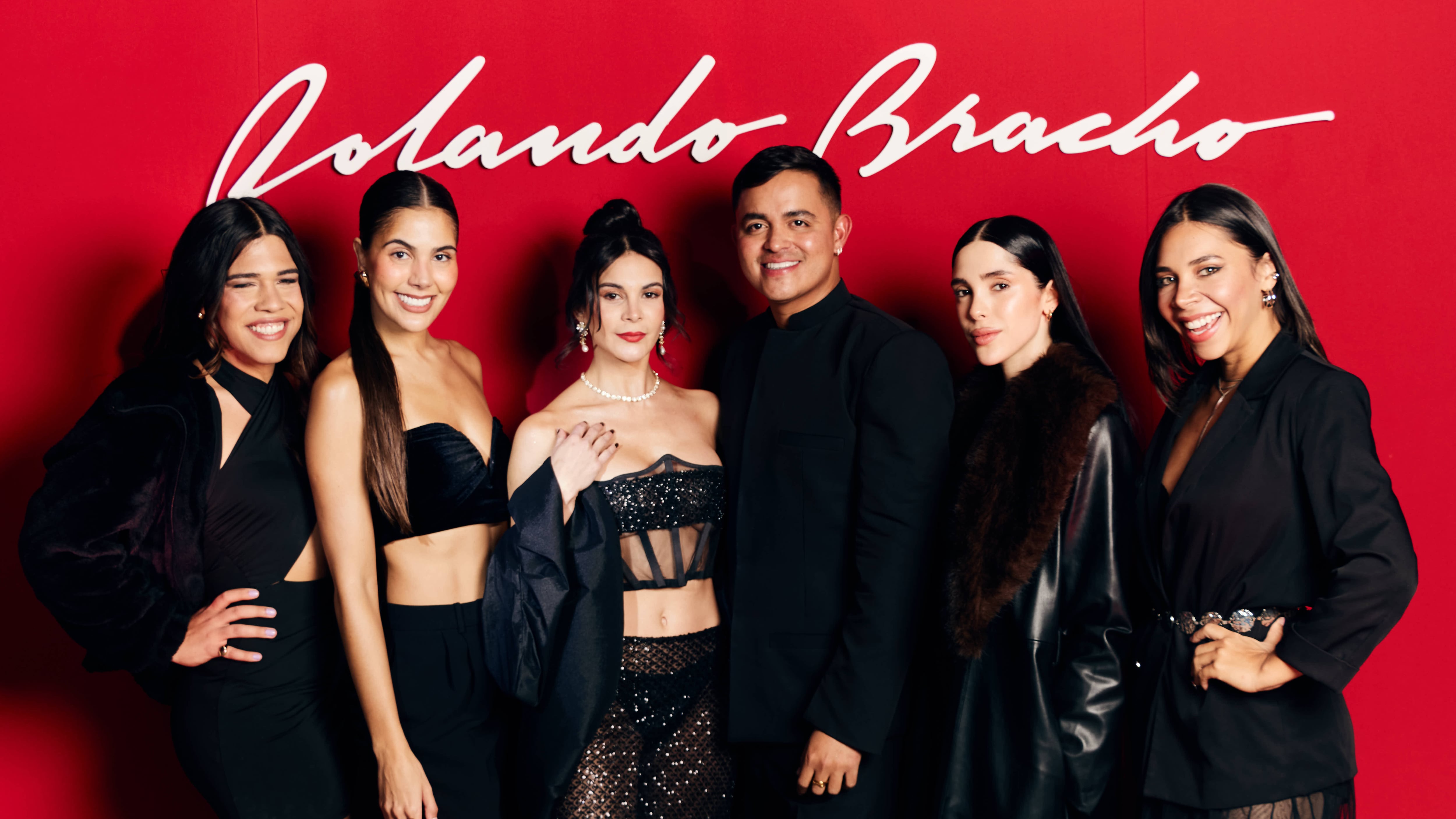 Una colección que transforma el gesto de amarrar una chaqueta en alta costura emocional