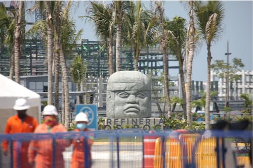 Mueren cinco personas por incendio en refinería de Pemex en Dos Bocas