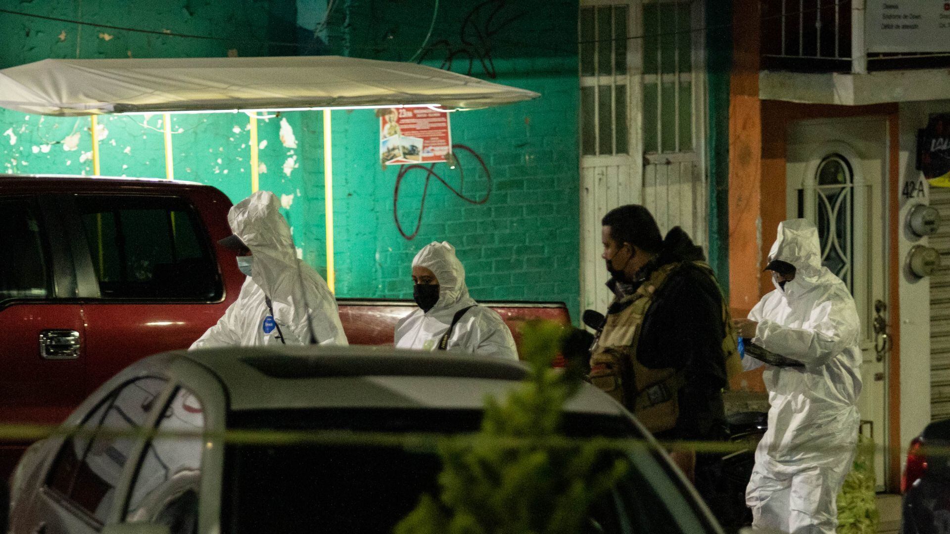 Elementos periciales en una escena del crimen en Zacatecas.