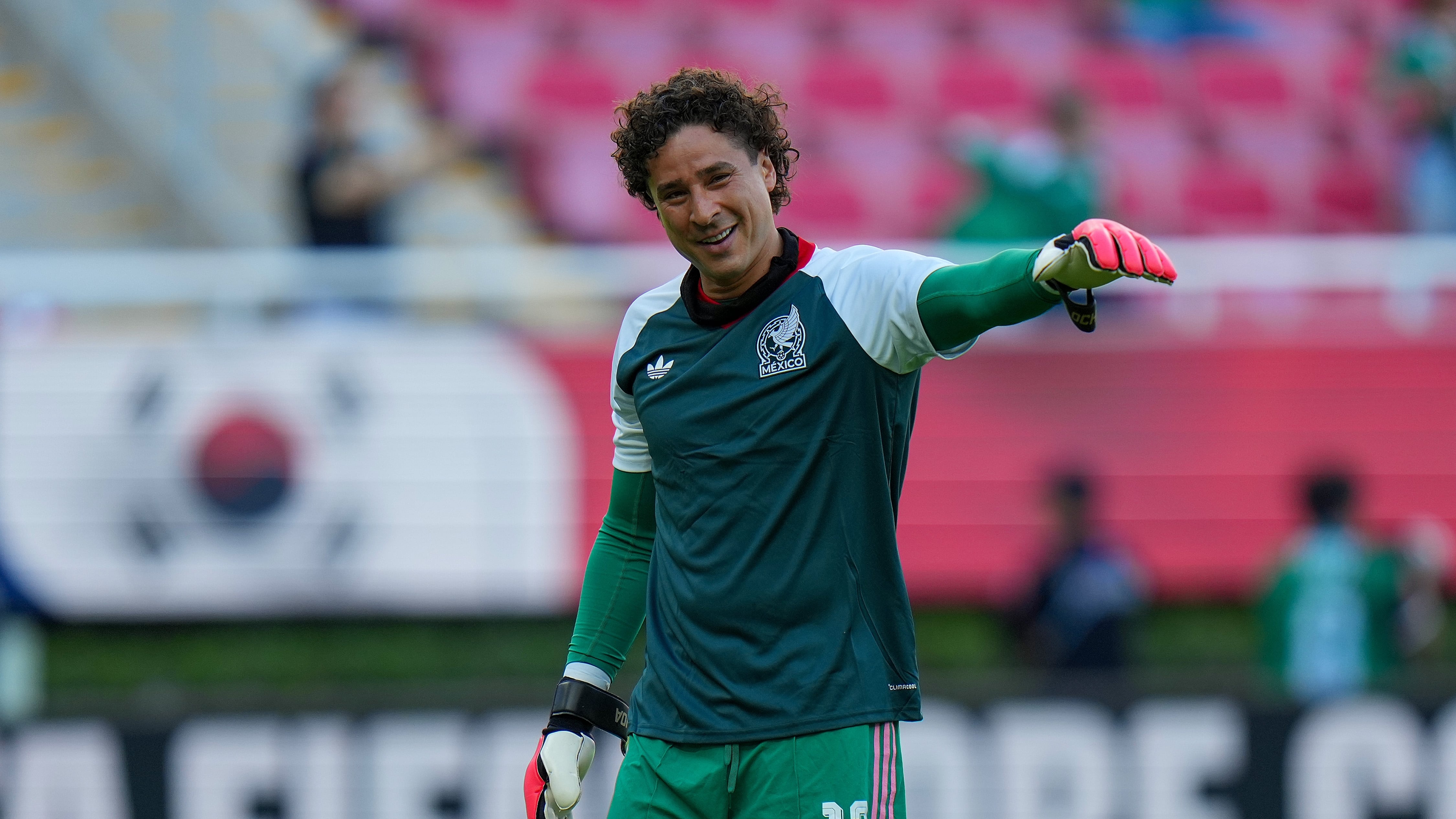 Guillermo Ochoa sería titular ante República Checa.