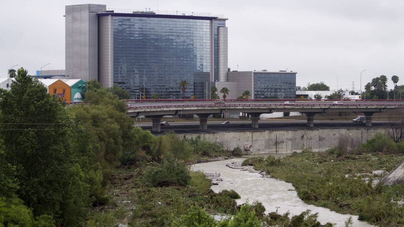 Gobierno del Estado espera indicaciones de la Conagua para continuar trabajando en el río.