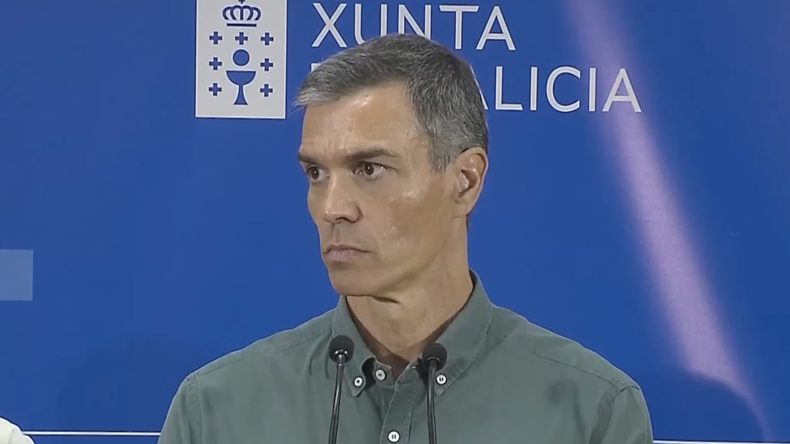 El presidente del Gobierno, Pedro Sánchez, durante su visita al Centro de Coordinación Operativo Contraincendios de Ourense.