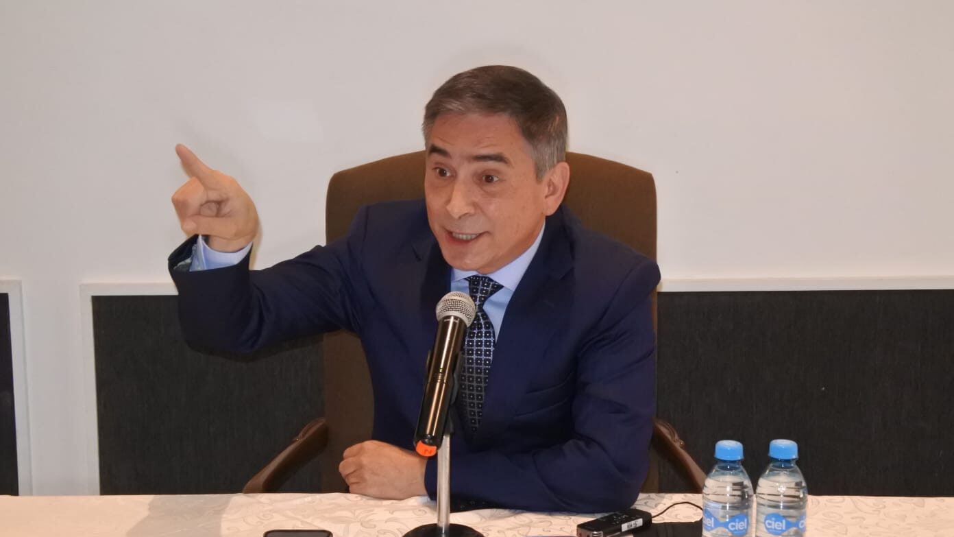 Fasci se ofrece como mediador entre el Legislativo y el Ejecutivo, aunque también apuesta por el exgobernador Fernando Canales.