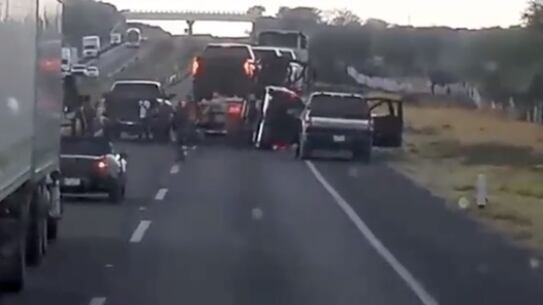 El grupo armado bloqueó en ambos sentidos la autopista durante más de media hora.
