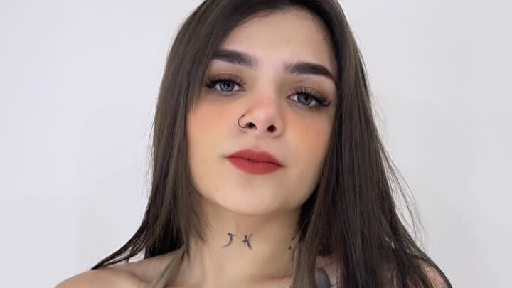 “No tengo obligación de tomarme fotos con todo el mundo”: Karely Ruiz tras ser criticada por fans que le pidió fotografía en un antro