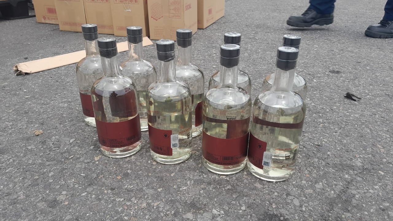 Marina incauta 5 toneladas de metanfetamina oculta en botellas de mezcal