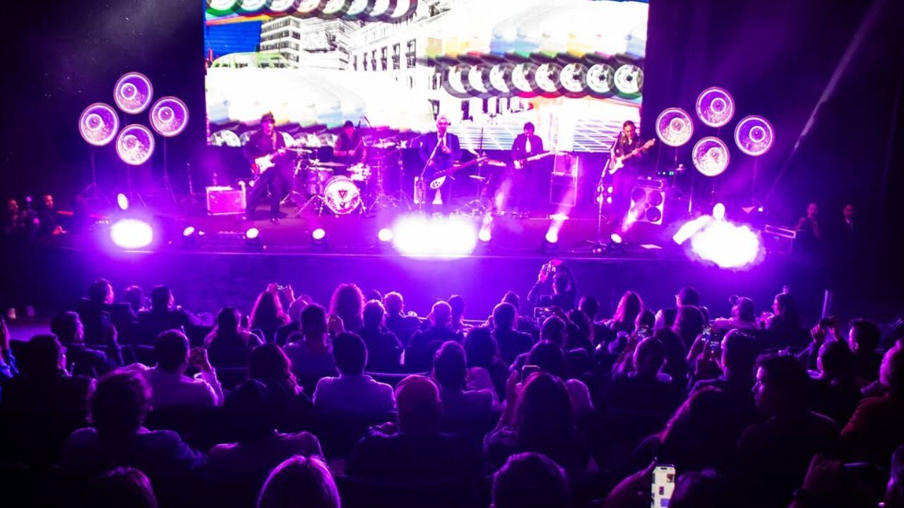 El grupo 'La Gusana Ciega' fue el encargado de inaugurar el centro.