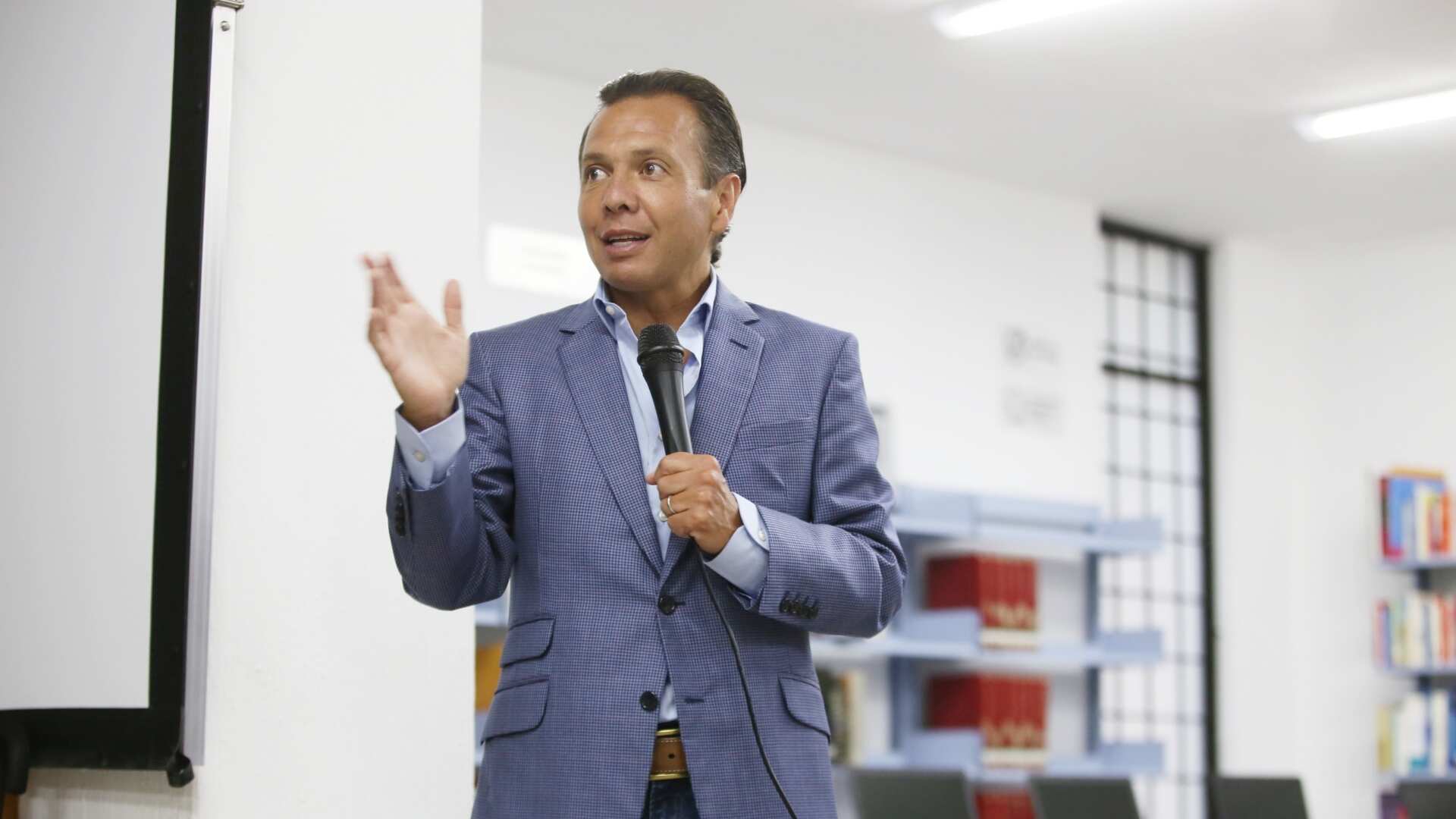 El ex alcalde de Zapopan, Pablo Lemus, ya había denunciado en el pasado actos de supuesta guerra sucia contra su campaña.