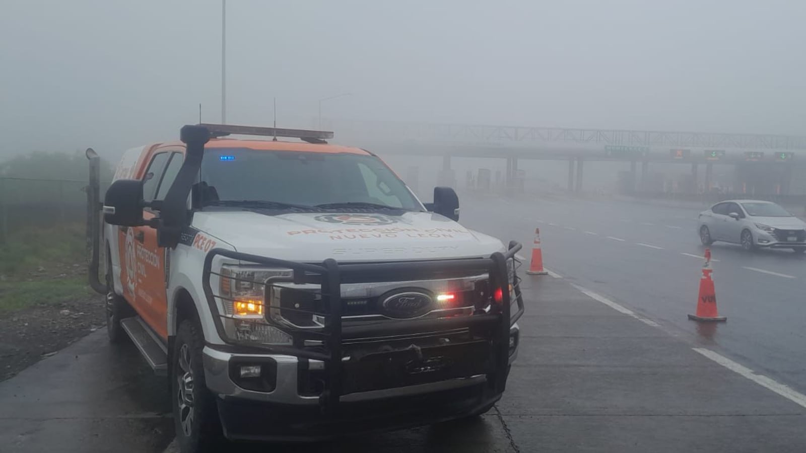 El operativo de prevención y seguridad responde a las lluvias registradas en distintas zonas y vialidades de la entidad.