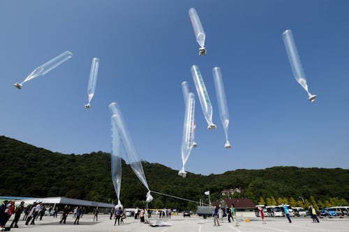 Norcorea sugiere que globos surcoreanos llevaron el Covid-19