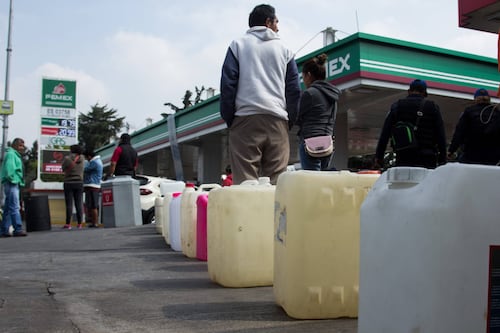 Retrasos en suministro de gasolina afectan a cuatro estados; Pemex refuerza distribución