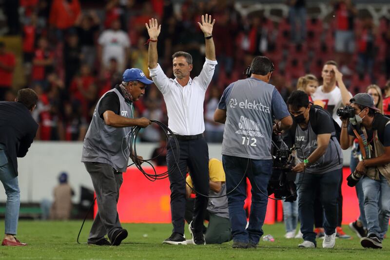 Diego Cocca se despidió de la afición entre aplausos