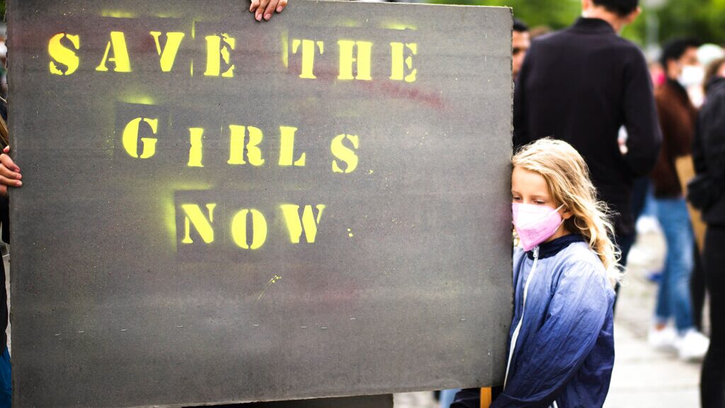 Afganistán: Por qué las mujeres no pueden trabajar e ir a la escuela