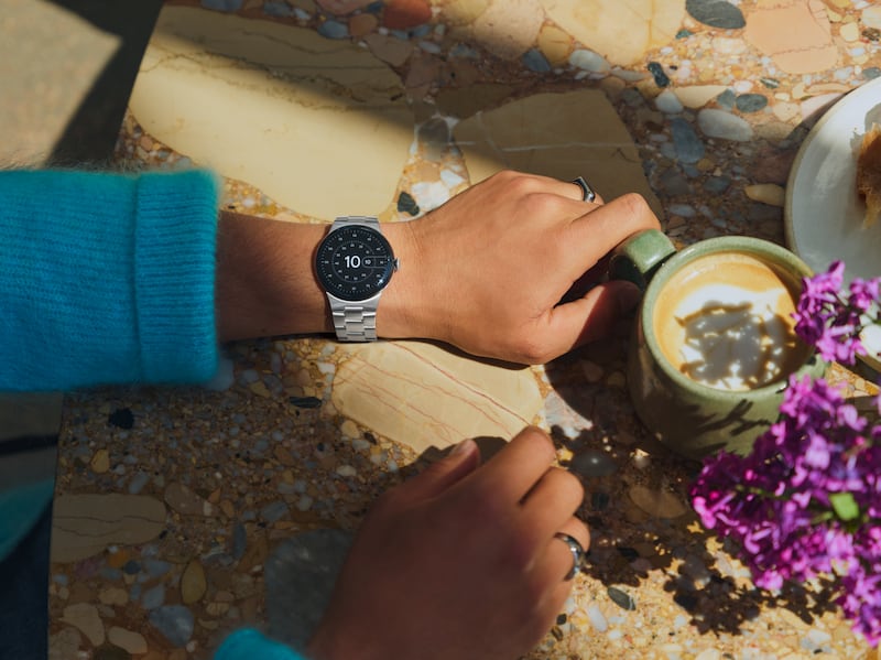 Probamos el Google Pixel Watch 4 durante varios días en tareas comunes, ejercicio y seguimiento de bienestar para evaluar su batería, precisión y funciones inteligentes