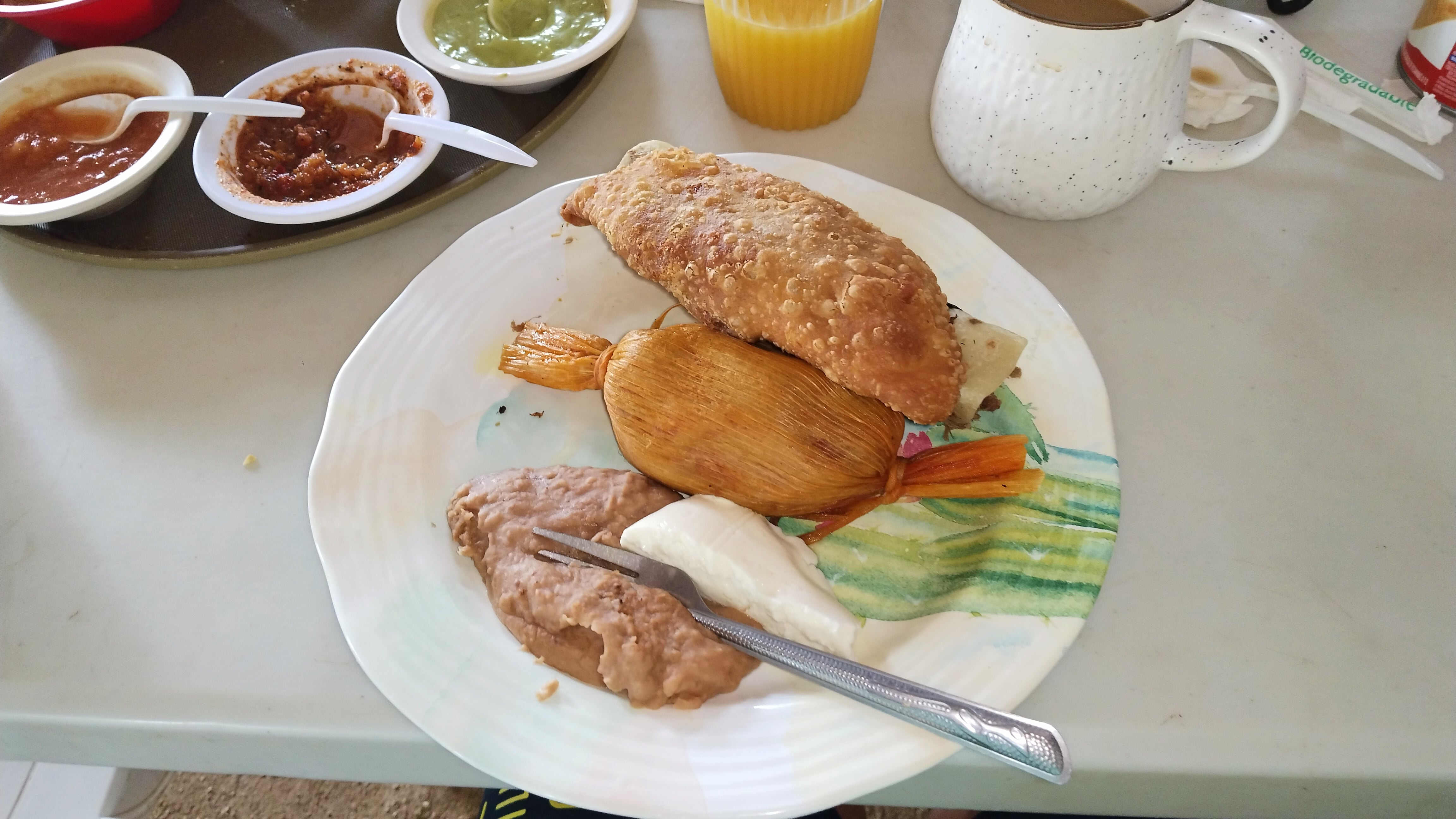 La Paz es conocida por sus mariscos, pero también podrás disfrutar de platillos tradicionales locales.