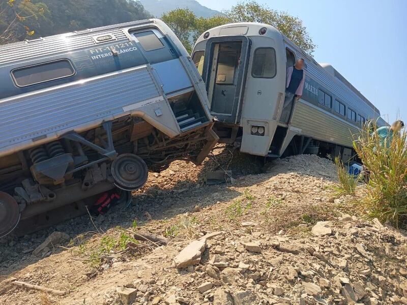 Así fue el descarrilamiento del Tren Interocéanico que arrebató la vida a 13 personas en Oaxaca.