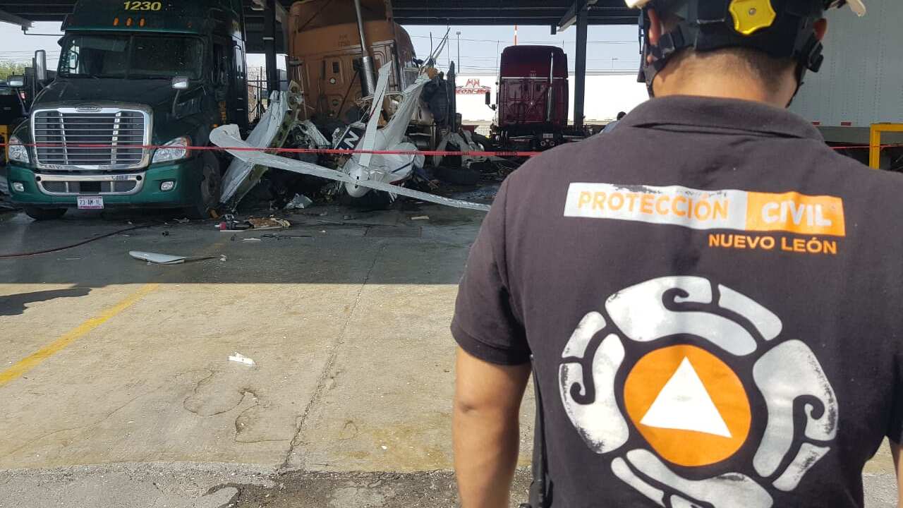 La avionta cayó en una empresa de autotransportes
