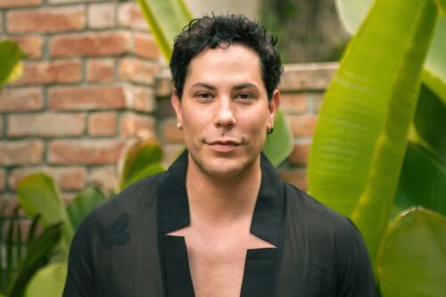 Christian Chávez se libera de los miedos del pasado a través del teatro y la música