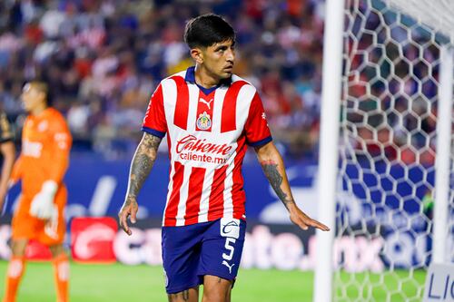 Víctor Guzmán revela que un compañero en Chivas le caía mal por golpearlo y llamarlo naco