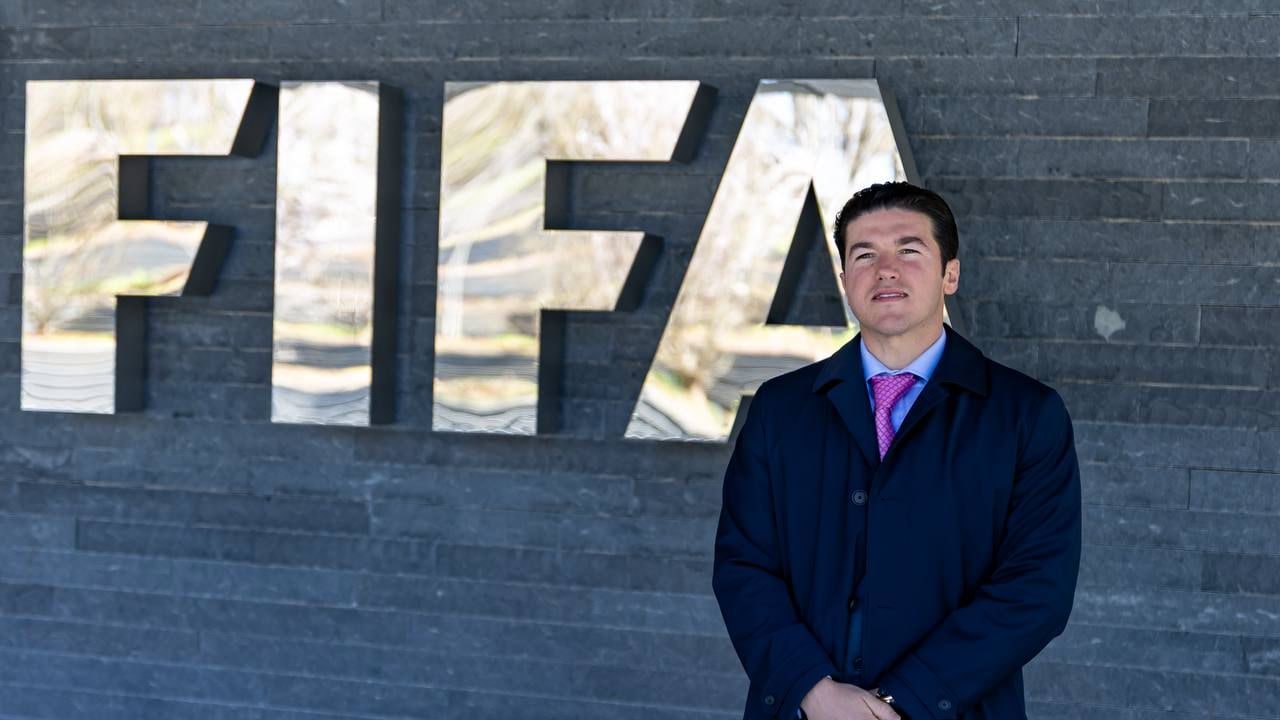 Recientemente Samuel García estuvo en las instalaciones de la FIFA en Suiza.