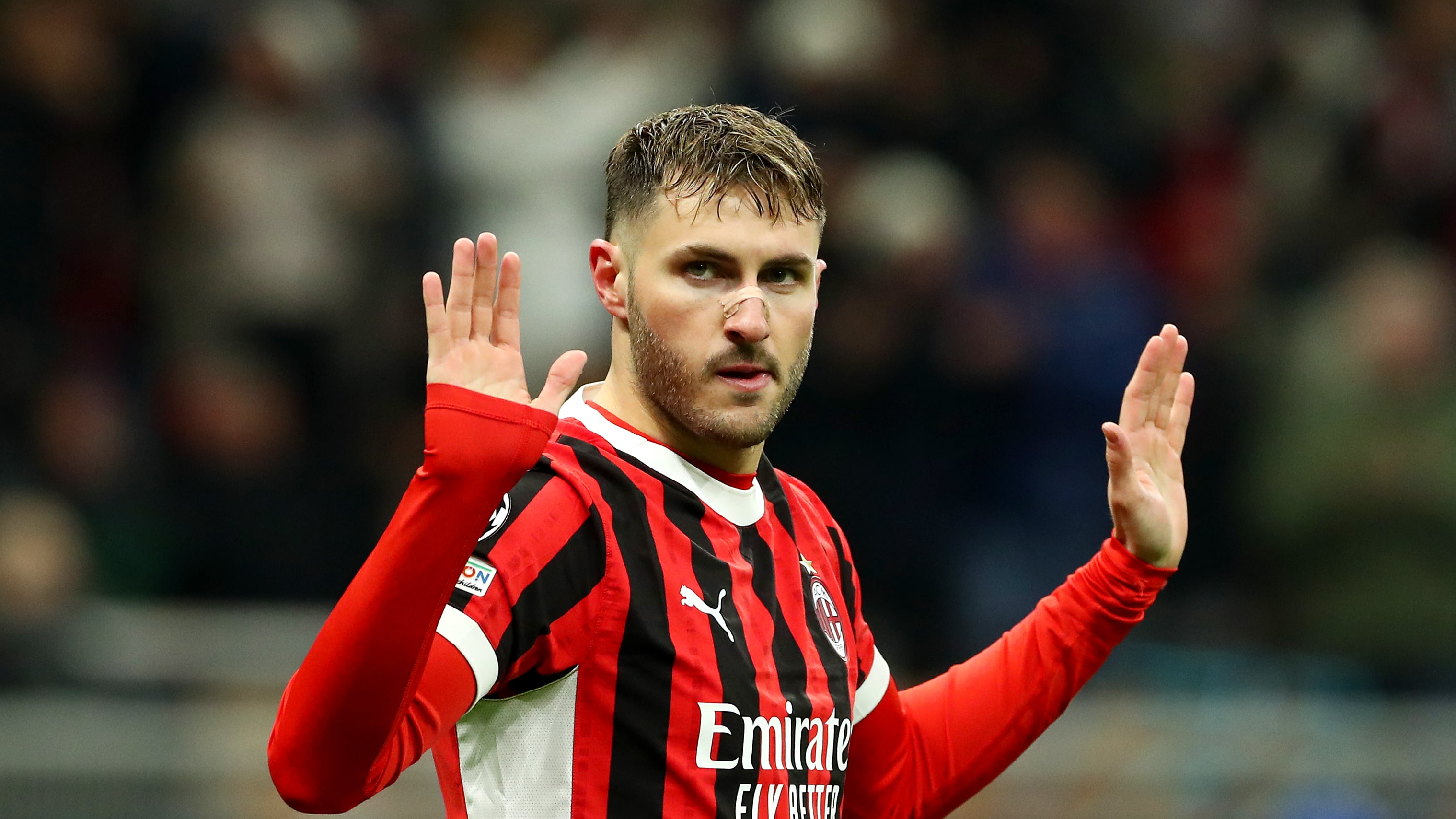 Santiago Giménez eliminado de la Champions League