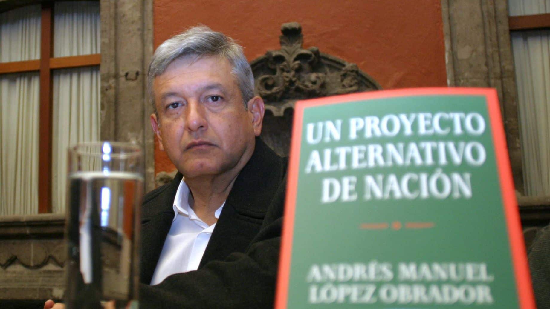 En 2004, Andrés Manuel López Obrador, entonces jefe de gobierno presentó su libro "Un Proyecto Alternativo de Nación"