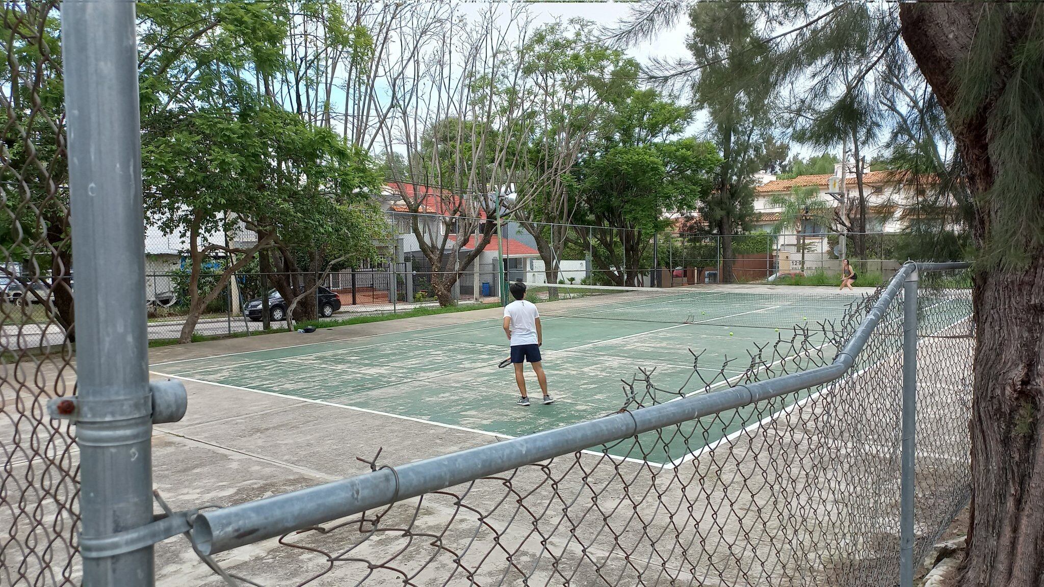 Los afectados señalan que el proyecto que les presentaron incluyen quitar incluso las áreas verdes y dejar sólo canchas de tenis.