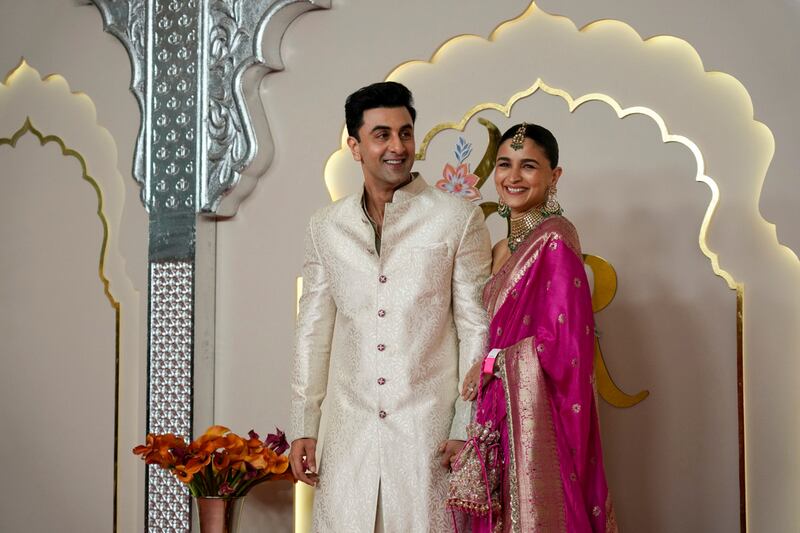 La boda entre Radhika Merchant y Anant Ambani se ha convertido en uno de los eventos sociales más importantes de los últimos años, ya que ha ganado popularidad a través de los famosos que asistieron para presentarse como parte de un show privado y como invitados especiales para formar parte de la celebración.