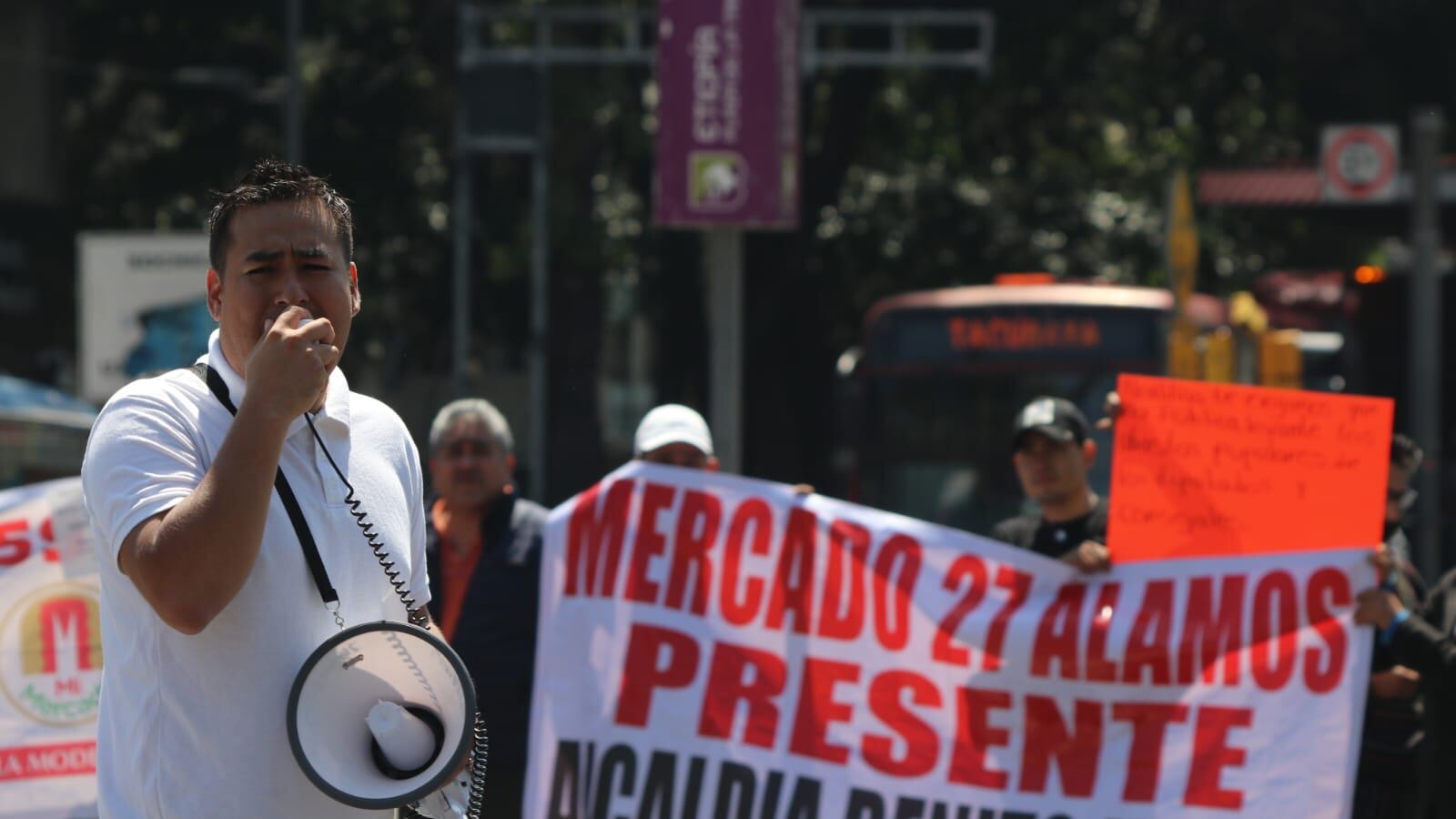Mega bloqueo de comerciantes de mercados en CDMX.