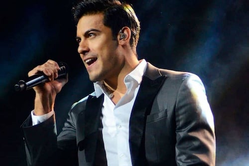 Carlos Rivera enamora en esmoquin durante los Latin Grammys 2019