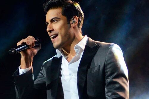 Carlos Rivera enamora en esmoquin durante los Latin Grammys 2019