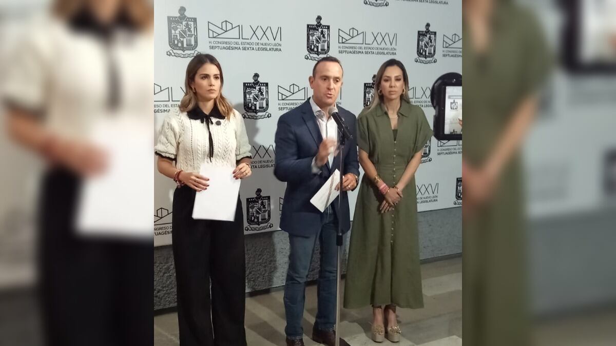 Lorena de la Garza, Carlos de la Fuente y Perla Villarreal.